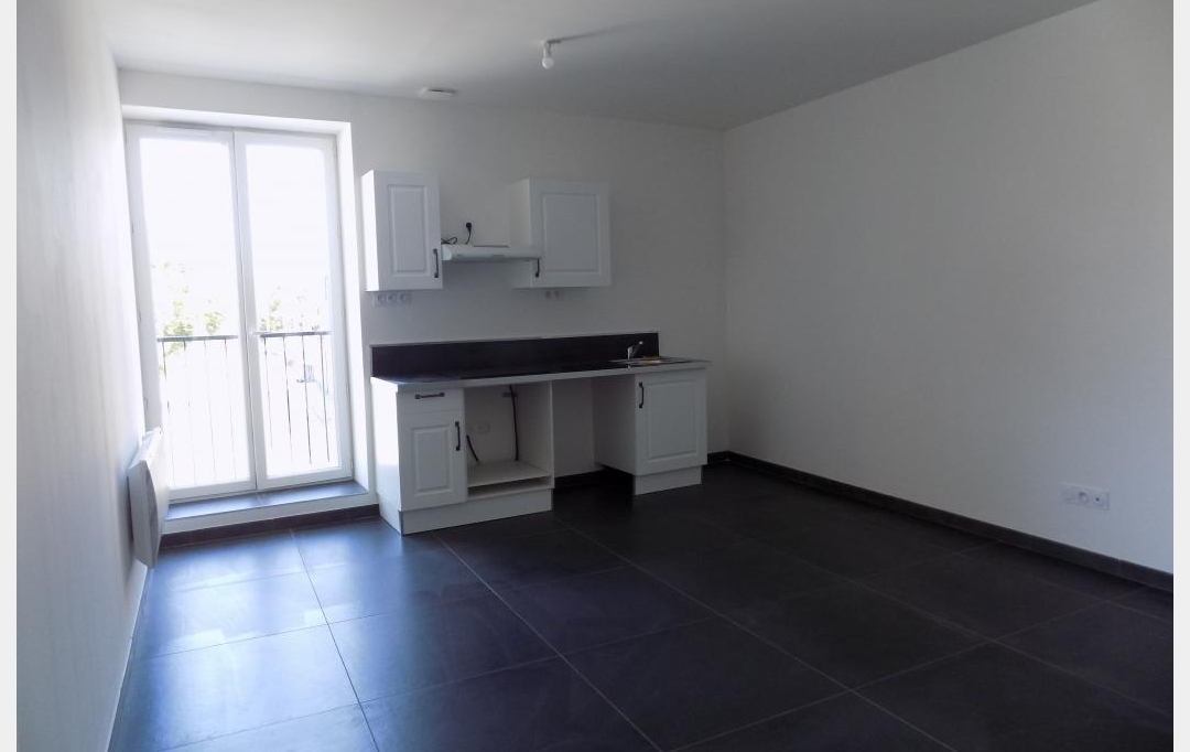 Annonces BAGNOLS : Apartment | BAGNOLS-SUR-CEZE (30200) | 39 m2 | 516 € 