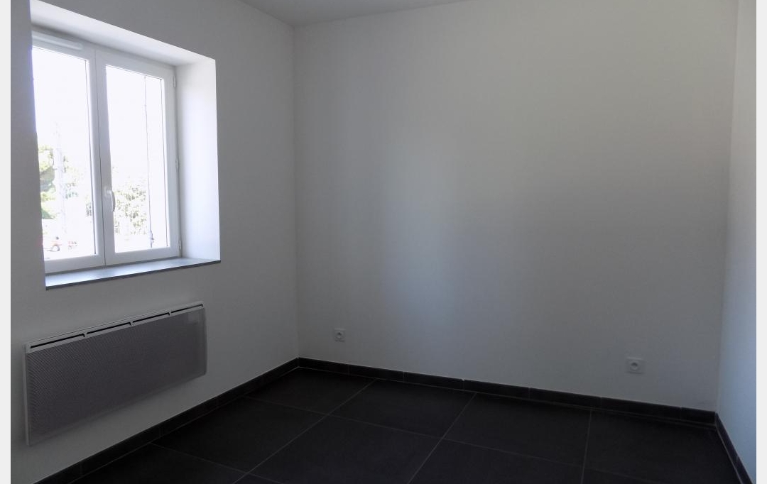Annonces BAGNOLS : Apartment | BAGNOLS-SUR-CEZE (30200) | 39 m2 | 516 € 